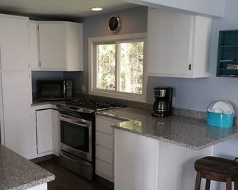 The Little Lake House - Private/Secluded Pennisula - Lake Winnebago - Fond du Lac - Kitchen