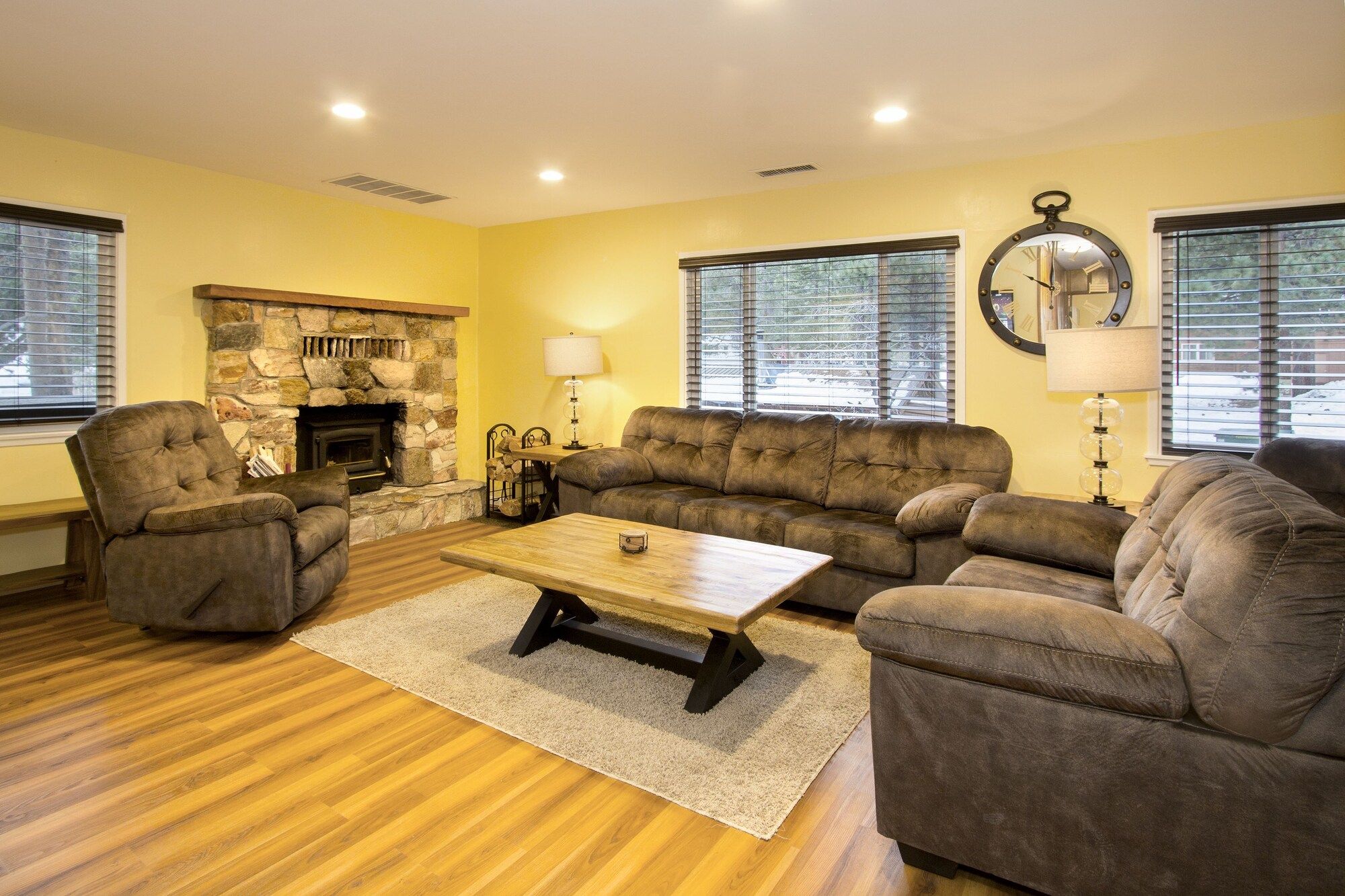 إديلويس لودج - بحيرات ماموث - غرفة معيشة