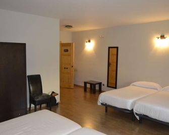 Hotel El Tratado - Tordesillas - Bedroom