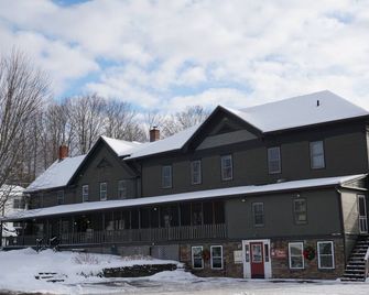 Smugglers Notch Inn - Jeffersonville - Building