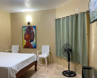 Cheap sleep luxtel in private neighborhood - Montego Bay