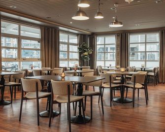 Home Hotel With - Tromsø - Restaurant