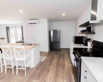 The Apartment - Deer Lake - Cocina