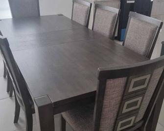 Brand new private home in a gated colony. 5 min walk to beach and all facilities - Tambor - Comedor