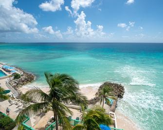 روسترفور هوتل - بريدج تاون - شاطئ