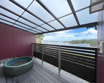 Matsushima Onsen Hotel Zekkei No Yakata - Matsushima - Balkon