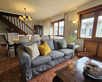 15A04 Duplex y garaje en centro - Llanes - Living room