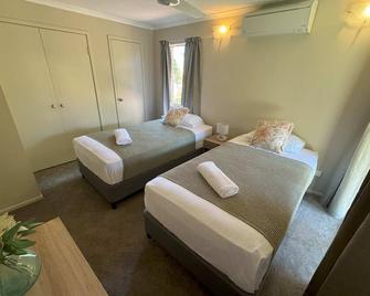 Townhouse on the Esplanade - Hervey Bay - Bedroom