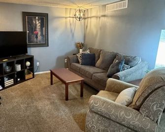 Great location duplex - Stevens Point - Wohnzimmer