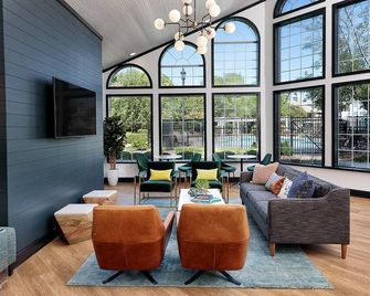 Corporate and Modern 2br suite I Pool I Parking - Hampton - Lounge