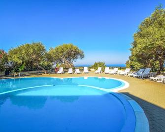 Nice Apartment In Badesi With Wifi - Badesi