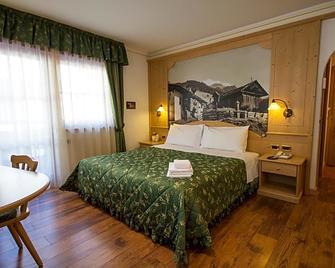 Hotel Alpi - קאמפיטלו די פאסה - חדר שינה