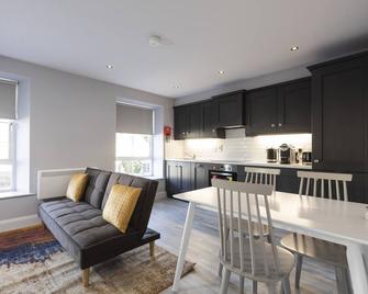 Superior Apartment with Street View at Rooms at the Lower House - Dungannon - Kitchen