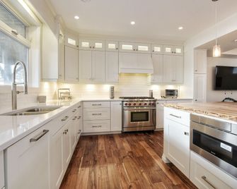 Lake Erie Waterfront Cottage near Niagara Wine Region - Dunnville - Kitchen