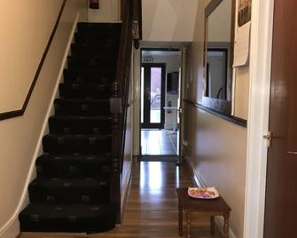 Aberdeen Guest House - Ilford - Flur