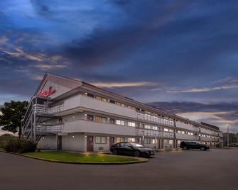 ريد رووف إن جاكسون داونتون - فيرجراوندز - جاكسون - مبنى