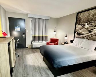 Super 8 by Wyndham Manchester TN - Manchester - Спальня