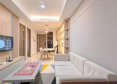 Modern Designed 2Br At 31 Sudirman Makassar Apartment - Makassar - Living room