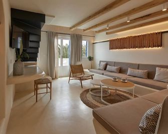Hermes Hotel - Kamari - Wohnzimmer