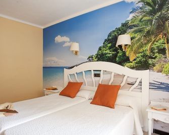 Bj Hostal Bona Vista - S'Illot - Bedroom