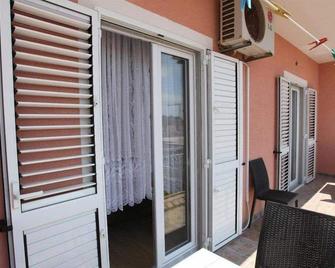Apartments Alissa - Hvar - Balcón