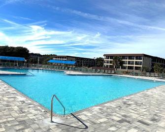 Hilton Head just steps away from the Best Beach Area - Hilton Head Island - Pool