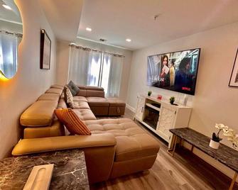 The Modern Suite - 2br Close To Nyc - Paterson - Sala de estar