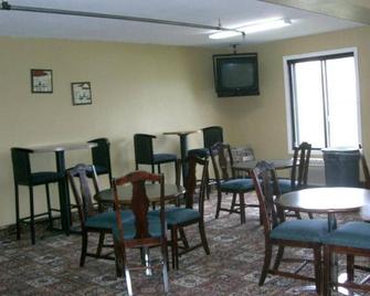 Deluxe Queen Room Non-Smoking - Roseville - Restaurant