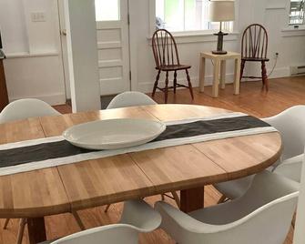 Beautiful Twin Lakes Rental - Weekly Or Seasonal Term Available - Salisbury - Dining room