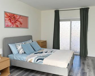 Bike, Hike, Relax -Cozy Stay By Blt & Bluff Trail - Timberlea - Bedroom