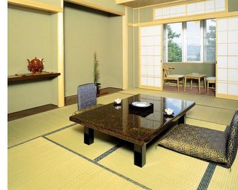 Hotel Sansuiso Flower-scented Accommodation - יאמאנאקאקו - חדר אוכל
