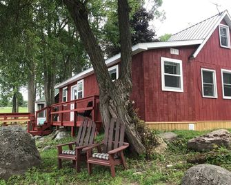 2 Br Cabin - Waterfront Location On St. Lawrence River - Ogdensburg - Building