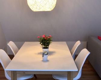 Apartment 'Ferienwohnung 4 Spätburgunder 56qm' with Shared Terrace, Balcony and Wi-Fi - Iphofen - Їдальня