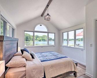Beautiful Lakefront View With Private Dock! - Fremont