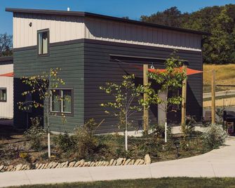 Bluffside Gardens Maple Series Unit 1B - Decorah - Building