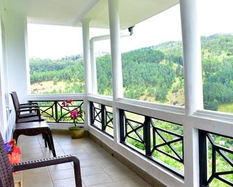 Ella Sisilasa Holiday Resort - Bandarawela - Balcón