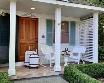 Private Napa Valley Cottage, Peaceful, Walkable & Thoughtfully Designed - Calistoga - Patio