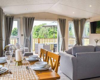 2 bedroom accommodation in Sewerby - Flamborough - Dining room