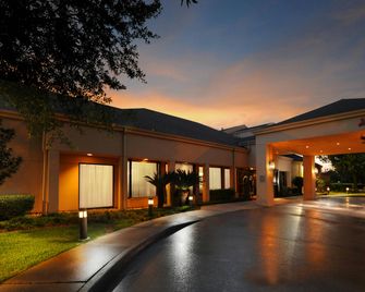 Courtyard by Marriott Houston Hobby Airport - Houston - Toà nhà