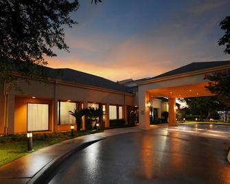 Courtyard by Marriott Houston Hobby Airport - יוסטון - בניין