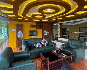 4bedroom private houseboat or 4bedroom suite - Alappuzha - Lounge