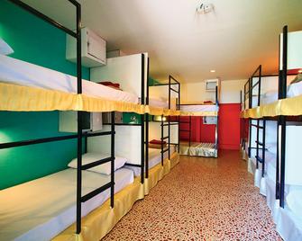 At Aonang Hostel - Adults Only - Krabi - Bedroom