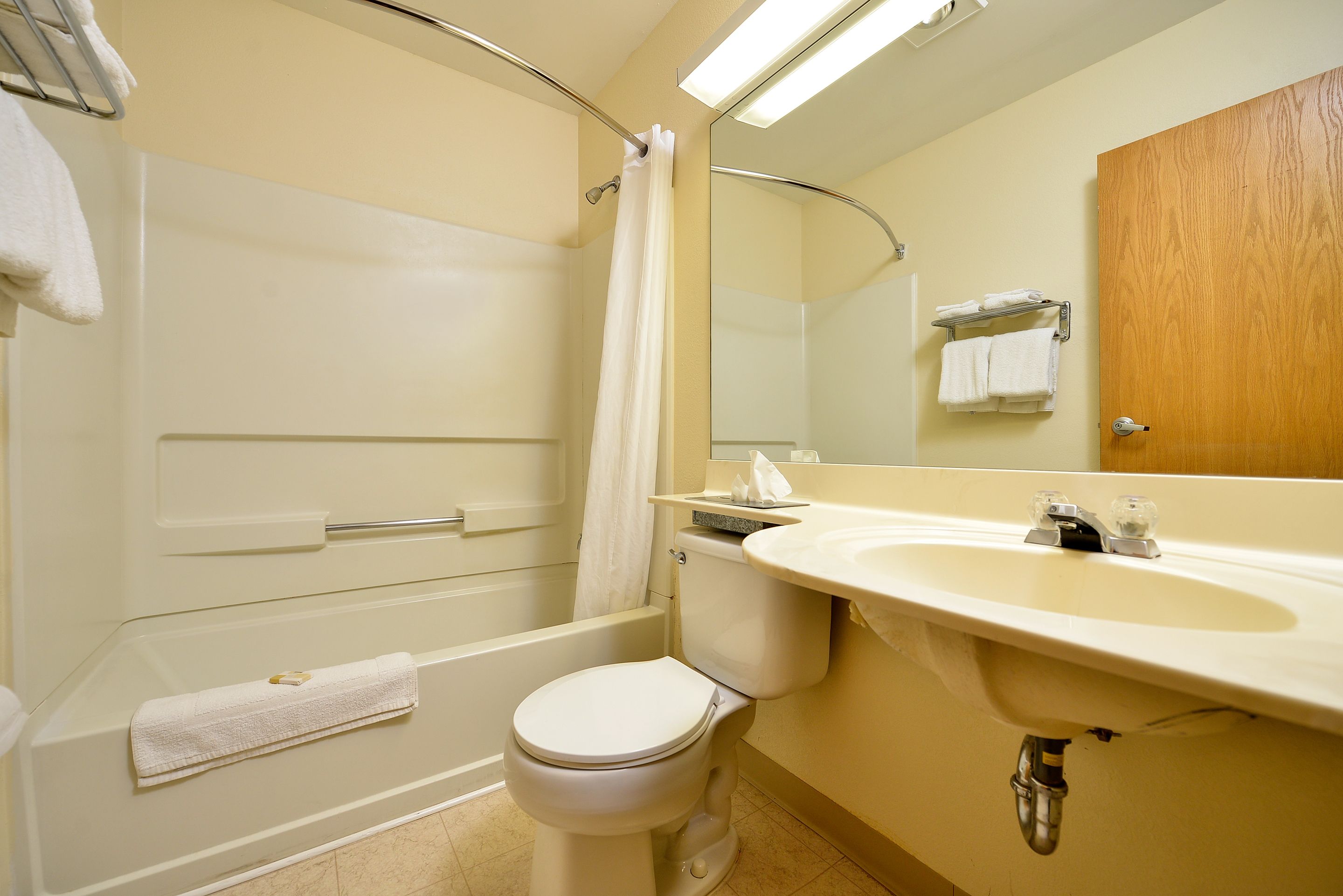 Americas Best Value Inn - East Syracuse thumbnail 3