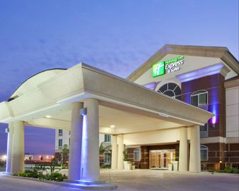 Holiday Inn Express & Suites Dinuba West By IHG - Dinuba - Gebouw