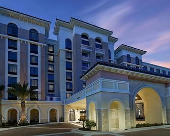 Comfort and Style! 2 Spacious Units, Free Breakfast, Full Kitchen, Outdoor Pool! - Winter Garden - Bâtiment