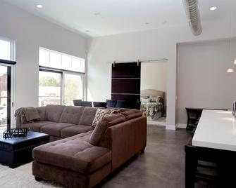 Luxury Loft Modern Condo in a Vibrant Downtown San Luis Obispo 30 plus day stay - San Luis Obispo - Living room
