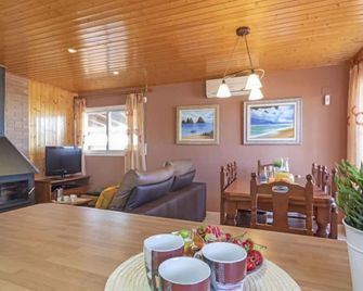 Holiday Home Lorena by Interhome - Riumar - Dining room