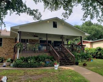 Enchanting Home-Away-From-Home Great memories start here! - Bullard - Building