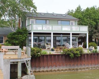 Macatawa Lake Side Cottage by State Park and Bike Trails - Holland - Building