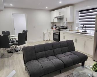 Cozy one bed one bath private suite in heart of mission - Mission - Living room